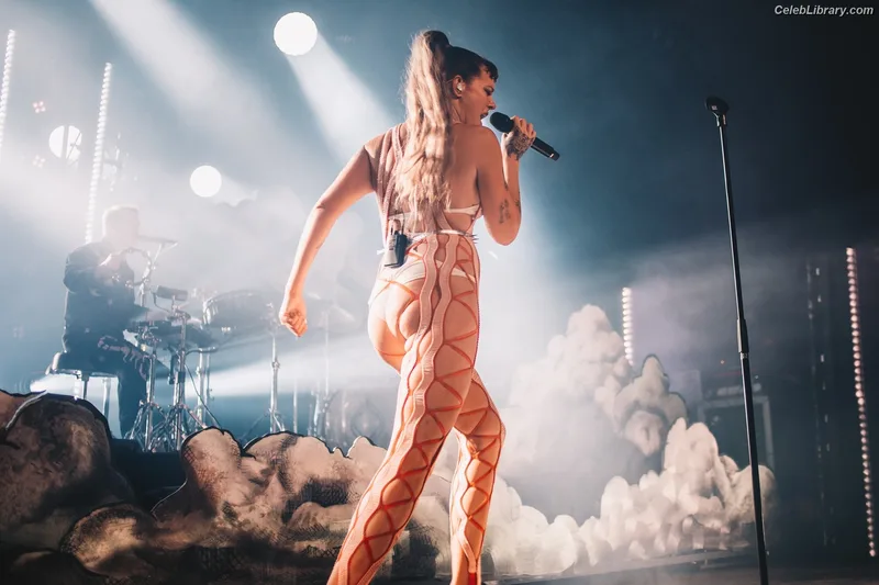 Tove Lo photo 24 of 302