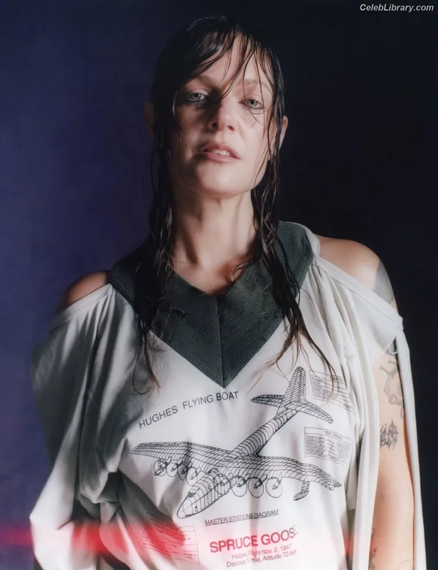 Tove Lo photo 9 of 302