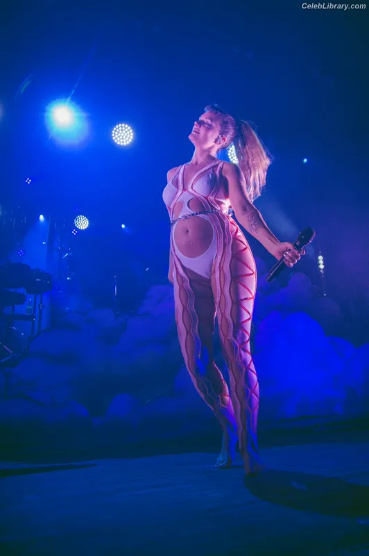 Tove Lo photo 24 of 302