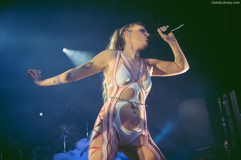 Tove Lo photo 1 of 302