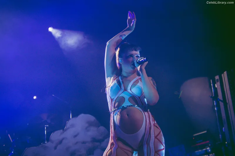 Tove Lo photo 5 of 302