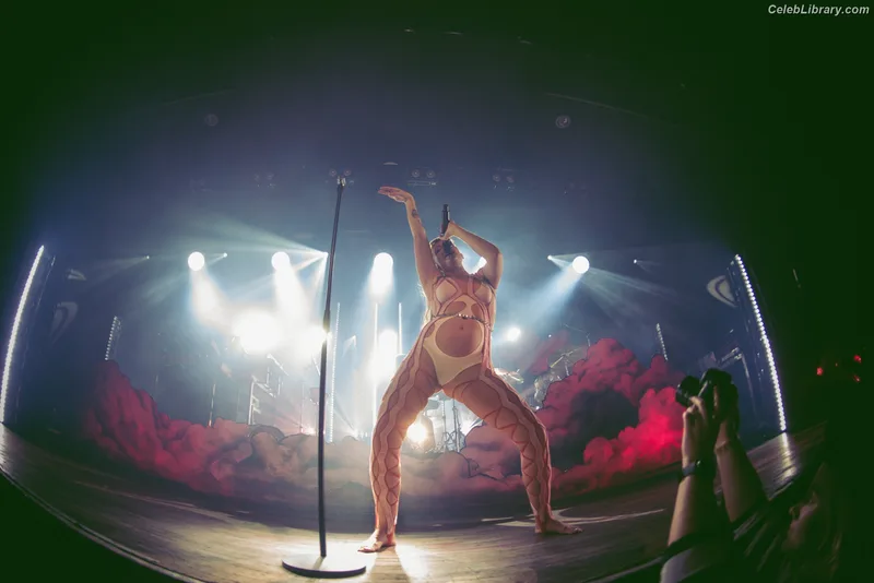 Tove Lo photo 8 of 302