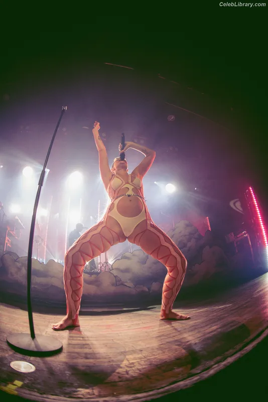 Tove Lo photo 9 of 302