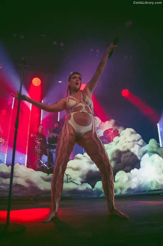 Tove Lo photo 14 of 302