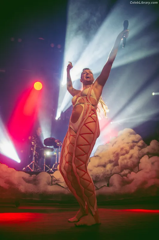 Tove Lo photo 16 of 302