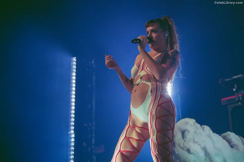 Tove Lo photo 18 of 302