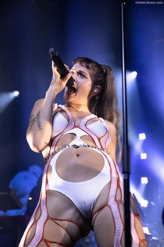 Tove Lo photo 5 of 302