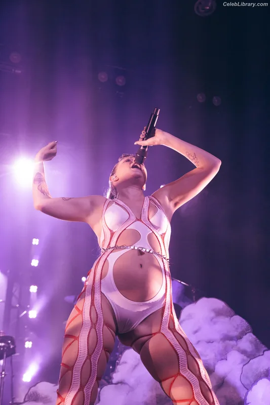 Tove Lo photo 7 of 302