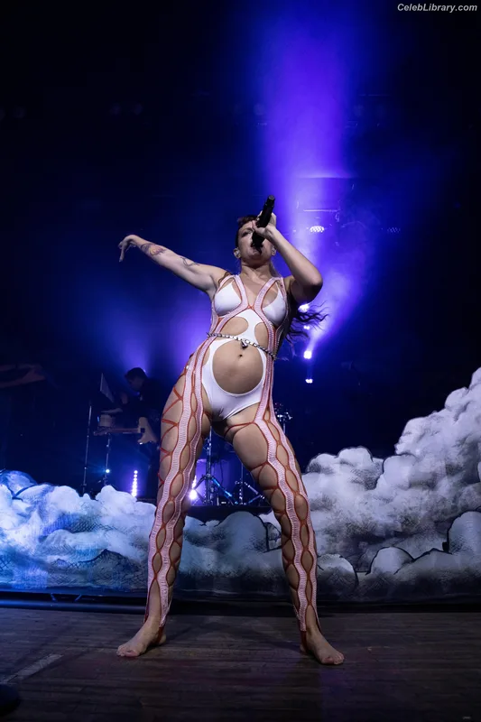 Tove Lo photo 8 of 302