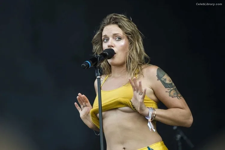 Tove Lo photo 5 of 302