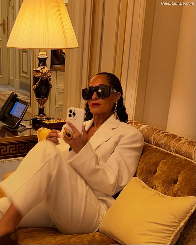 Tracee Ellis Ross photo 1 of 629