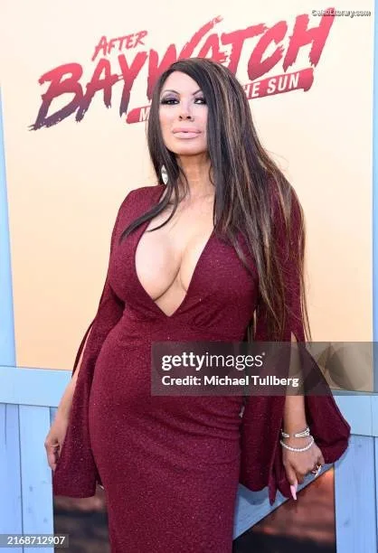 Traci Bingham photo 16 of 28