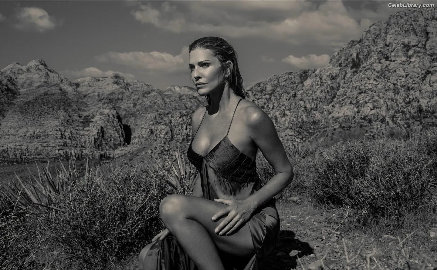 Tricia Helfer photo 2 of 894