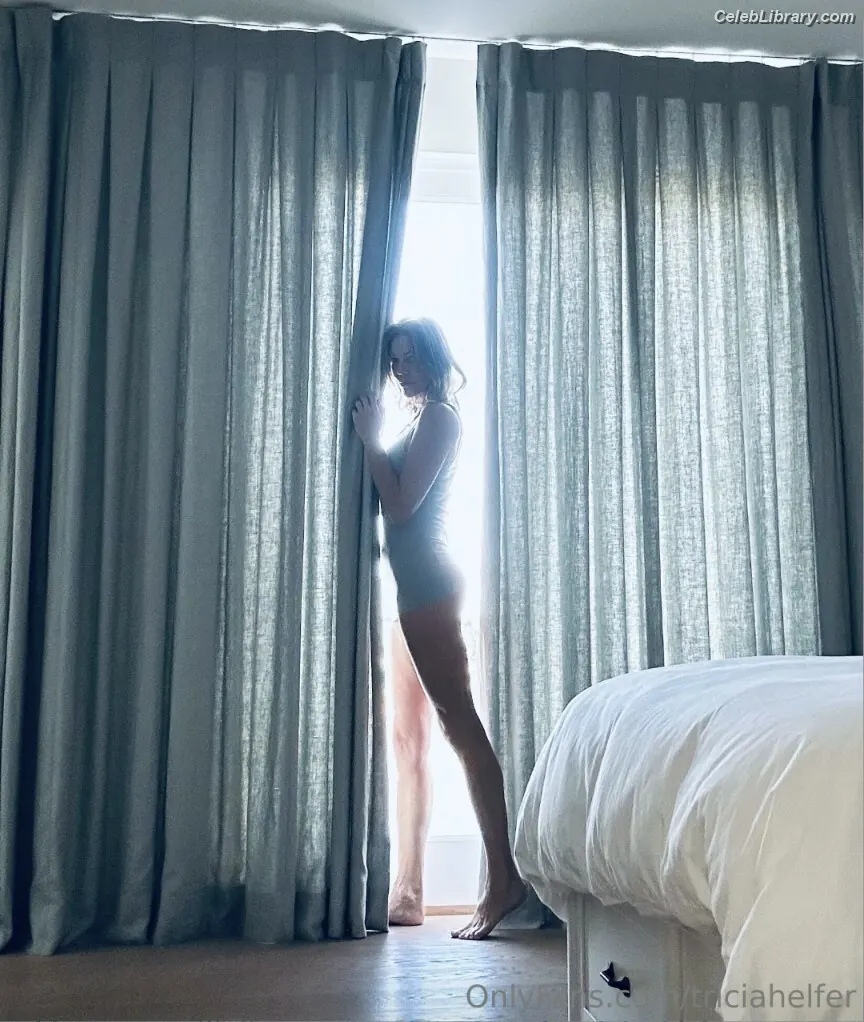 Tricia Helfer photo 23 of 894
