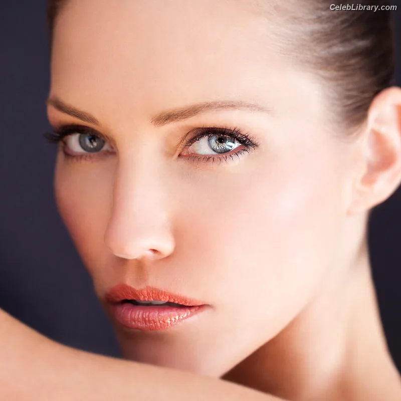 Tricia Helfer photo 11 of 894
