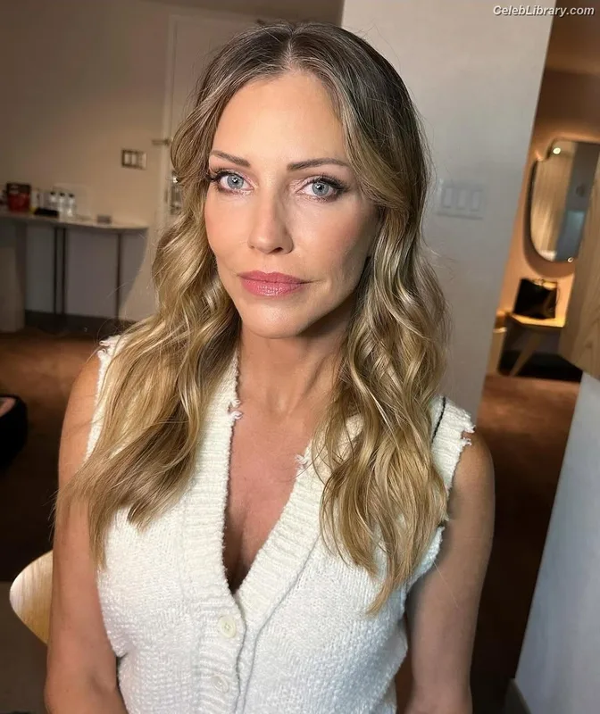 Tricia Helfer photo 16 of 894