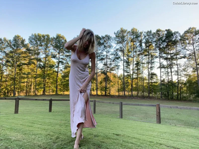 Tricia Helfer photo 22 of 894
