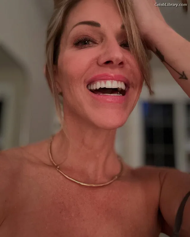 Tricia Helfer photo 7 of 894