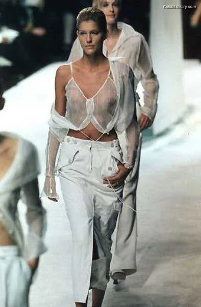 Tricia Helfer photo 10 of 894