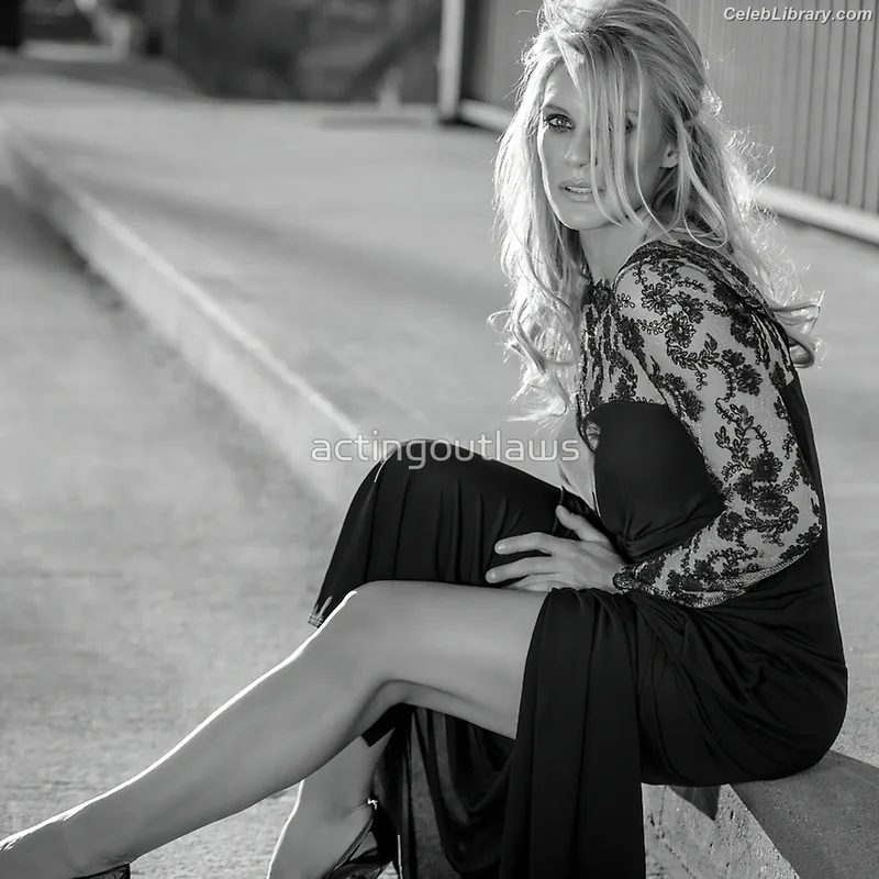 Tricia Helfer photo 5 of 894