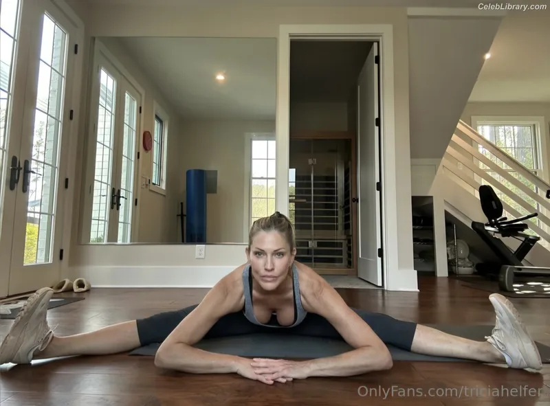 Tricia Helfer photo 23 of 894