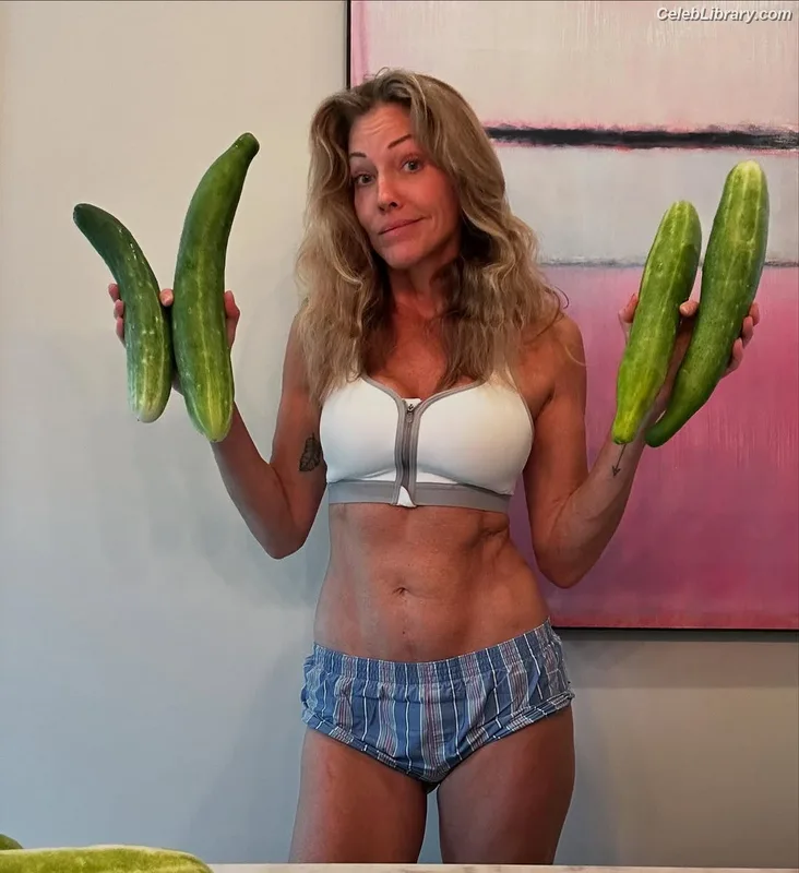 Tricia Helfer photo 24 of 894