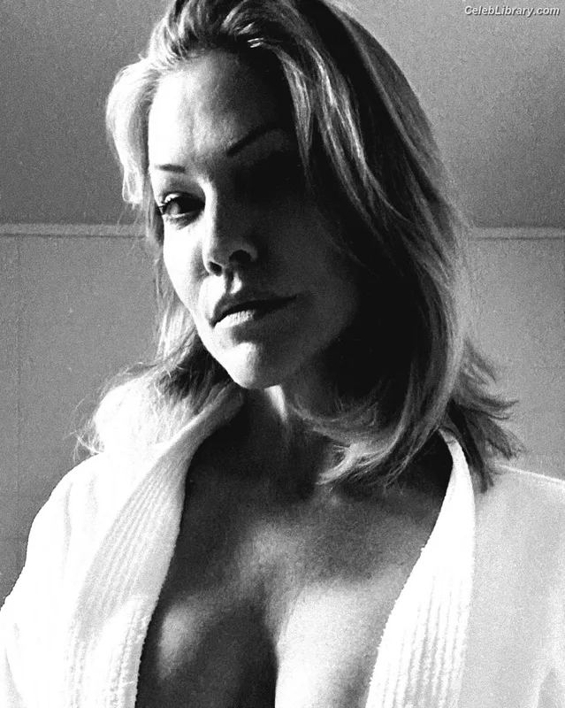 Tricia Helfer photo 11 of 894
