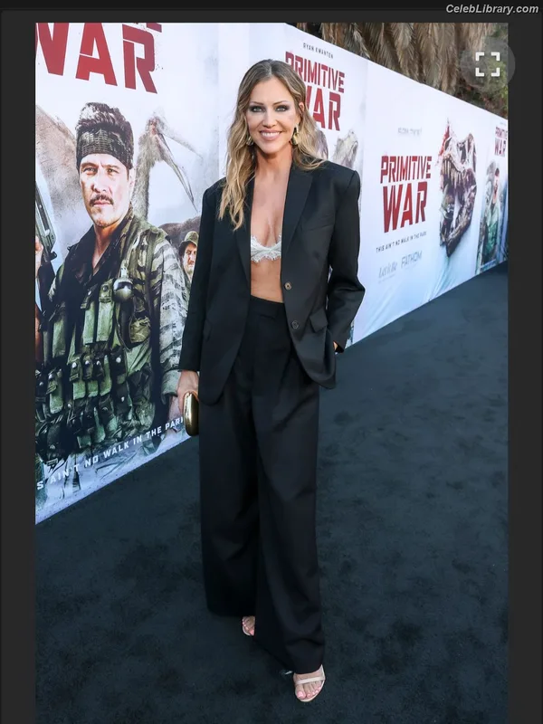 Tricia Helfer photo 15 of 894