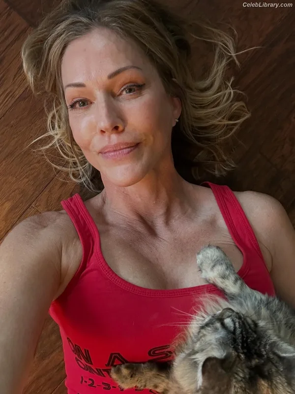 Tricia Helfer photo 23 of 894