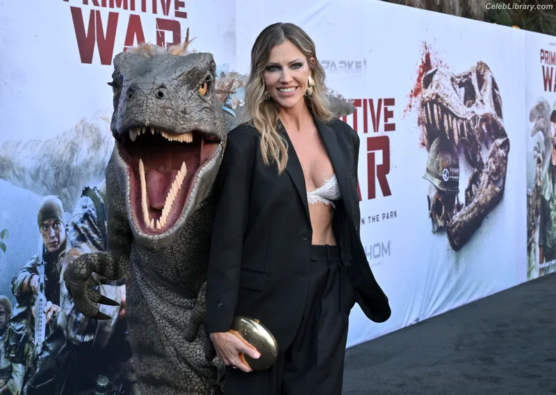 Tricia Helfer photo 20 of 894