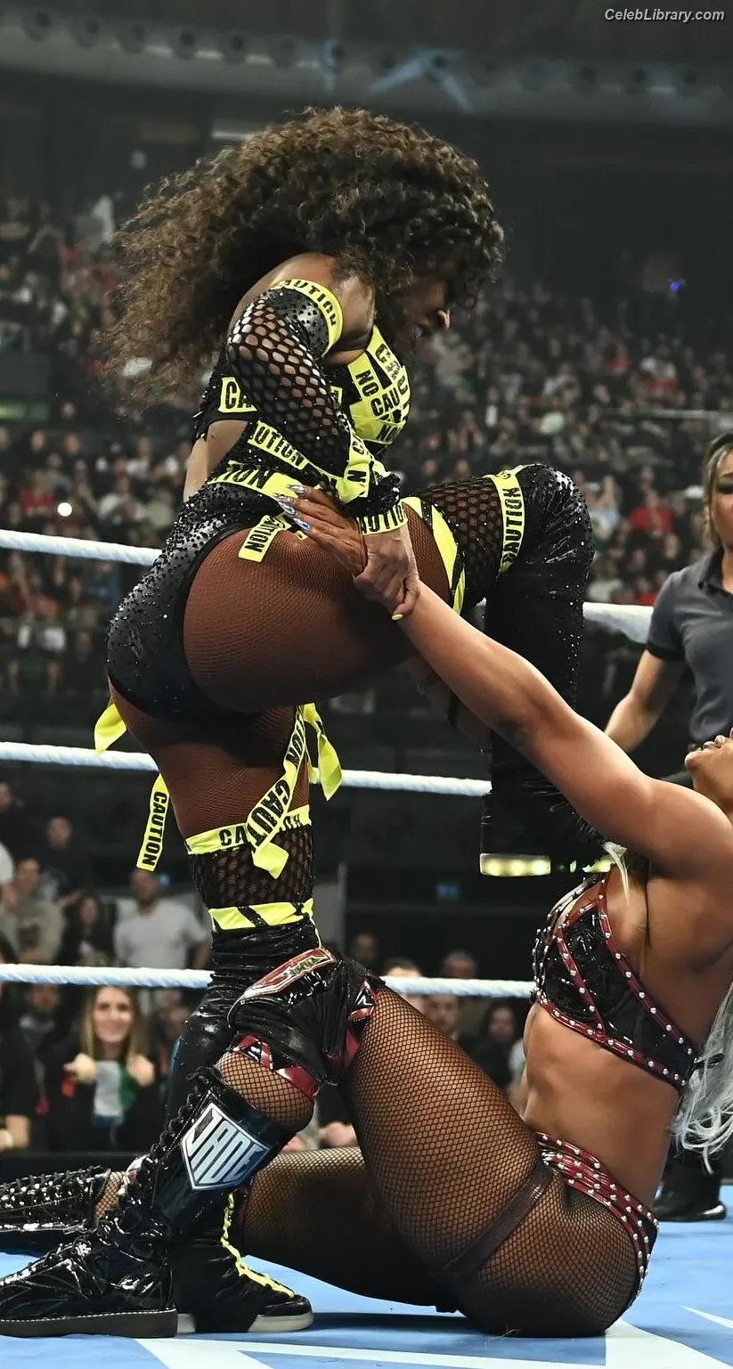 Trinity Fatu (Naomi) photo 6 of 394