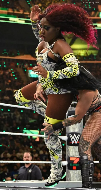 Trinity Fatu (Naomi) photo 4 of 404
