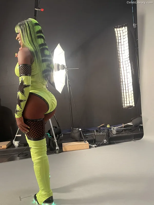 Trinity Fatu (Naomi) photo 15 of 404