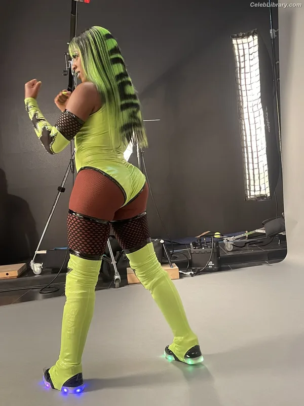 Trinity Fatu (Naomi) photo 16 of 404