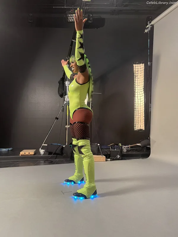Trinity Fatu (Naomi) photo 17 of 404