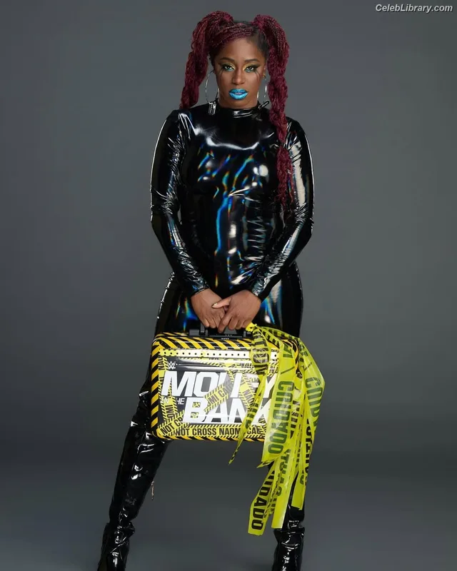 Trinity Fatu (Naomi) photo 7 of 404