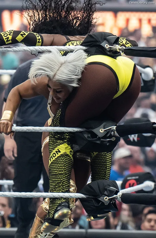 Trinity Fatu (Naomi) photo 20 of 404