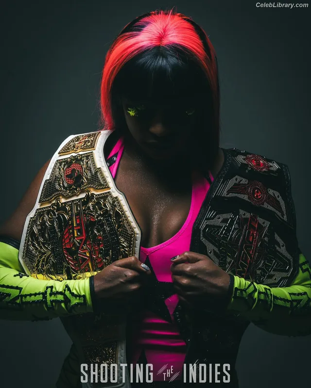 Trinity Fatu (Naomi) photo 22 of 404