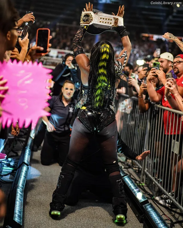 Trinity Fatu (Naomi) photo 16 of 404