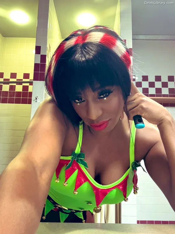 Trinity Fatu (Naomi) photo 3 of 404