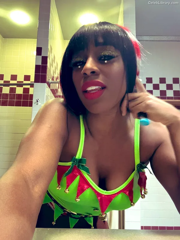 Trinity Fatu (Naomi) photo 4 of 404