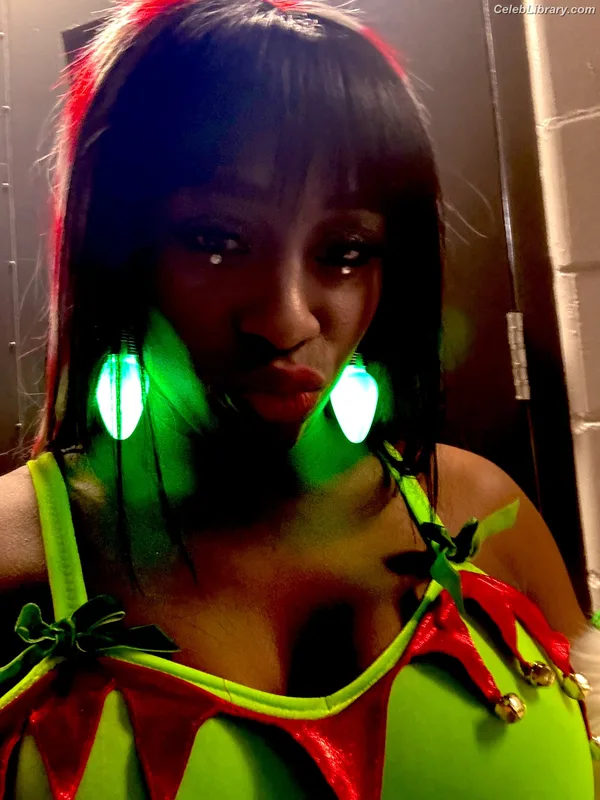 Trinity Fatu (Naomi) photo 5 of 404