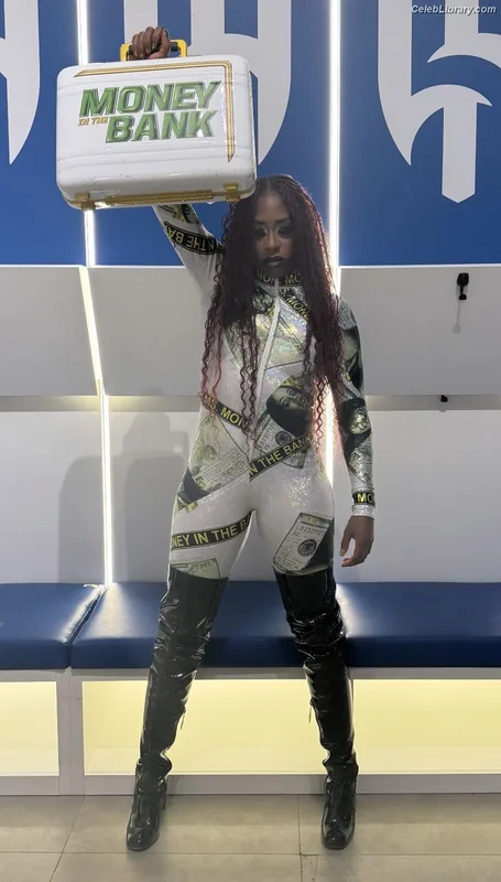 Trinity Fatu (Naomi) photo 9 of 404