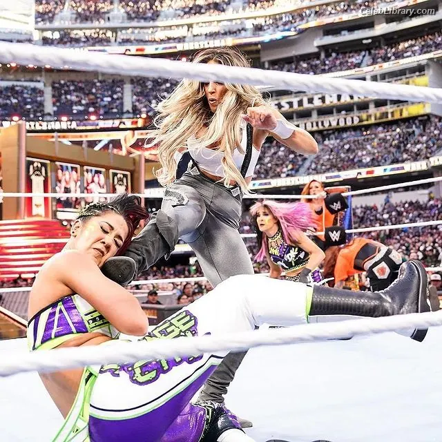 Trish Stratus photo 1 of 1622