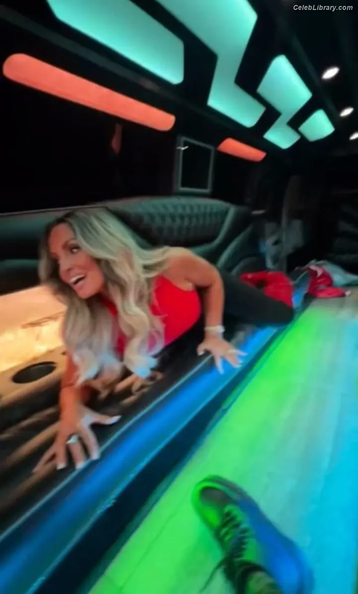 Trish Stratus photo 2 of 1622