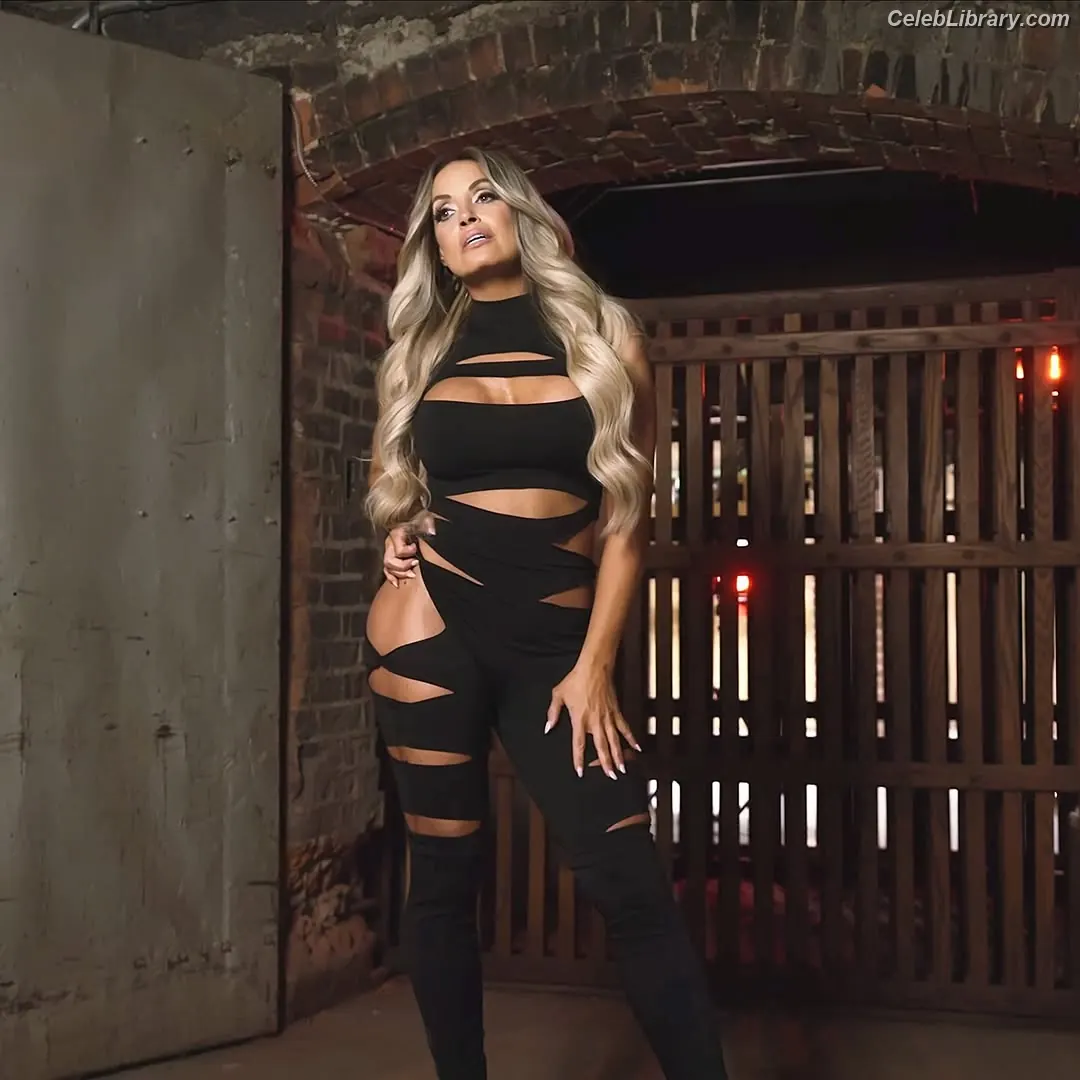 Trish Stratus photo 7 of 1622