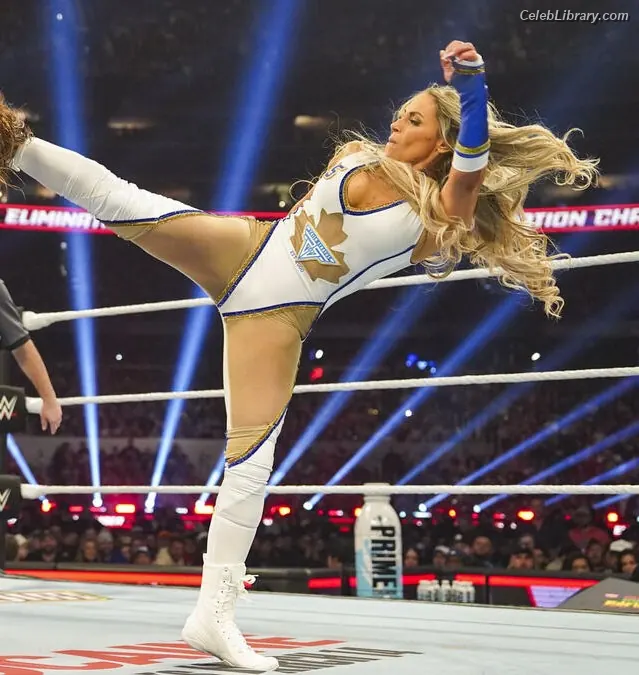 Trish Stratus photo 13 of 1622