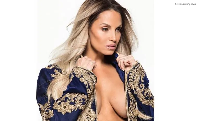 Trish Stratus photo 24 of 1622