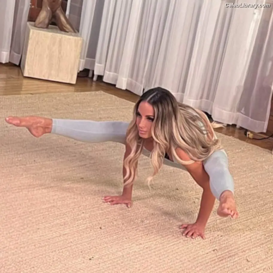 Trish Stratus photo 3 of 1622
