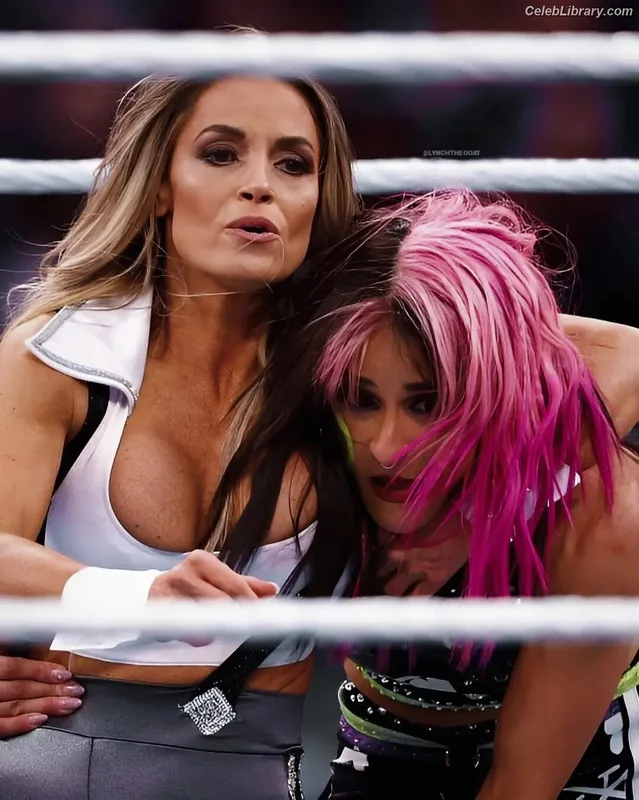 Trish Stratus photo 20 of 1611